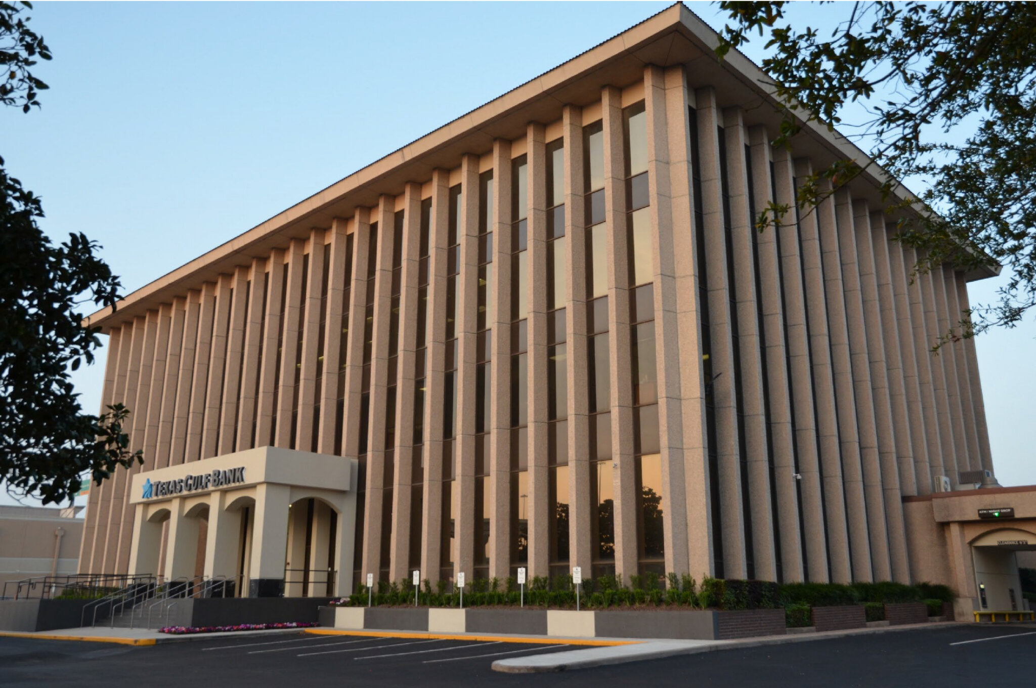 Moody Rambin Awarded Leasing Assignment for 900 Town & Country Lane ...